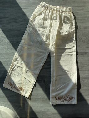Tahari Cream Kids Casual Pants with Floral Hem Embroidery